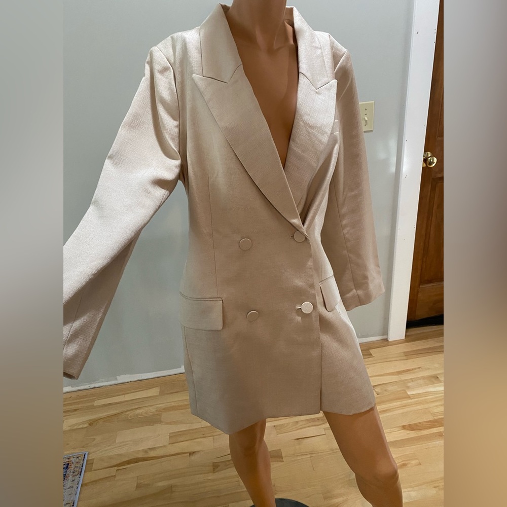 H&M CREAM BLAZER DRESS (Medium)